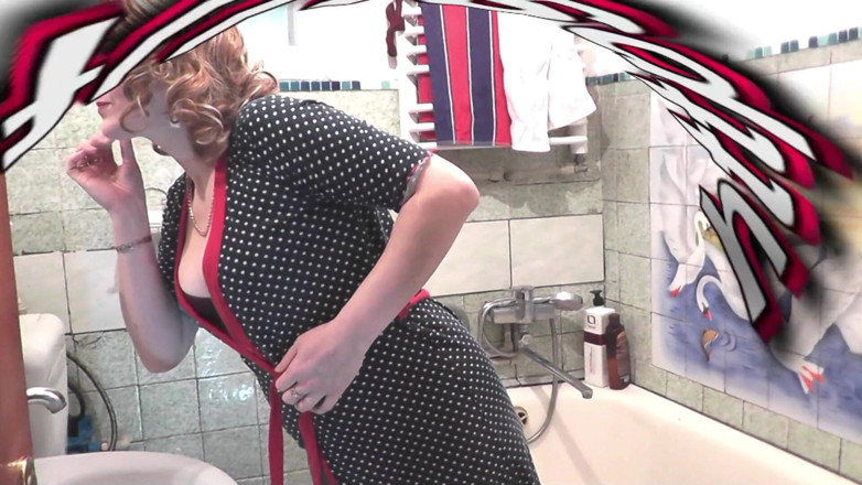 XXX-Platinum: V koupelně sexy MILF holí její chlupatou kundičku a Pubis...