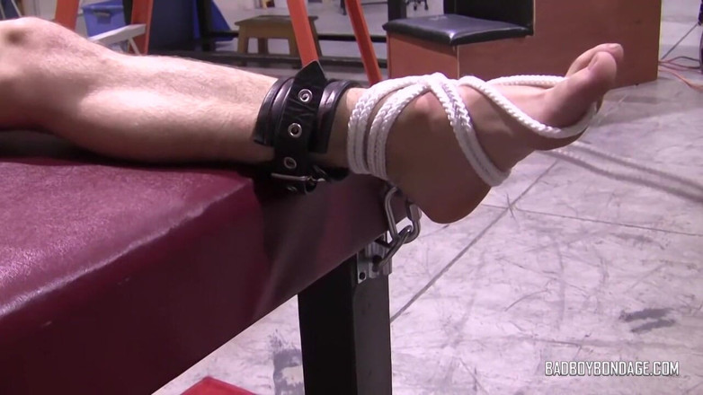 Bad boys bootcamp: Zapée pour la sucer !