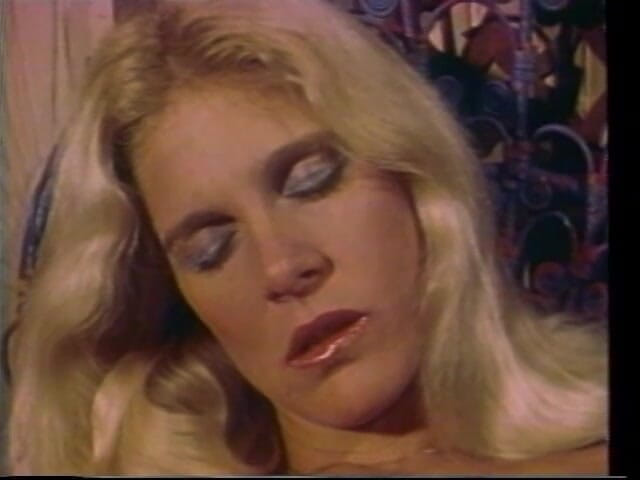 Old Good Porn: Lustvolle blondine bekommt ihre enge muschi von mutantem schwarzem schwanz...