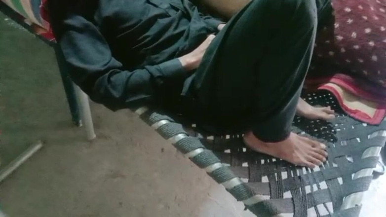 Desiboy gay: Un garçon sexy dans la chambre complète se fait baiser...