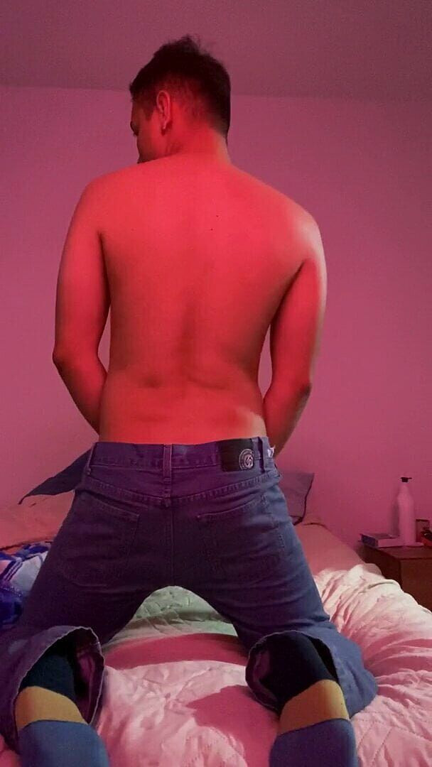 Tomas Styl: Cewek kolombia bugil di kamarnya