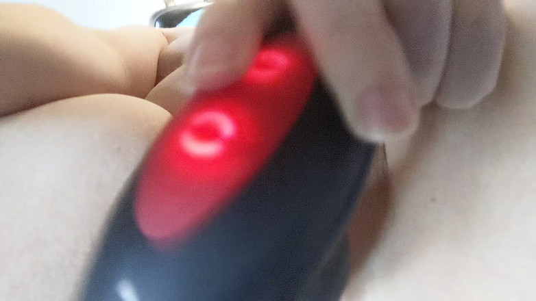 Sin Spice by Sophia Sinclair and Jasper Spice: Mijn poesje plagen met een speeltje