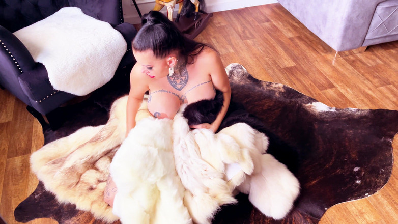 MissAlessaMilano: Saya terangsang untuk bulu