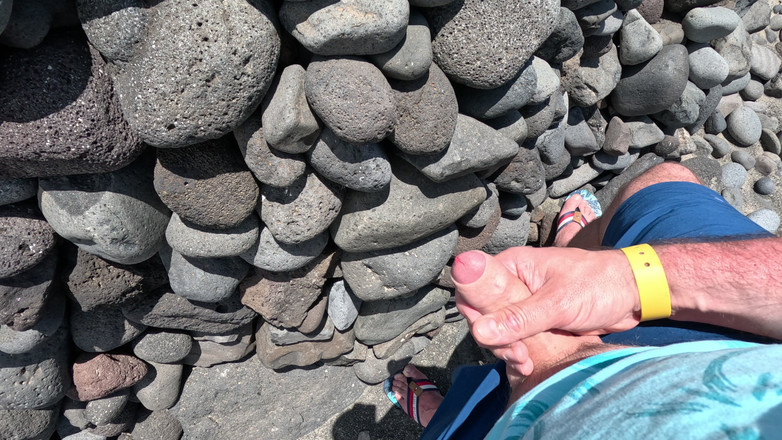 Emma Voyeur: Il a Vu Une Fille Nue Sur La Plage Et...