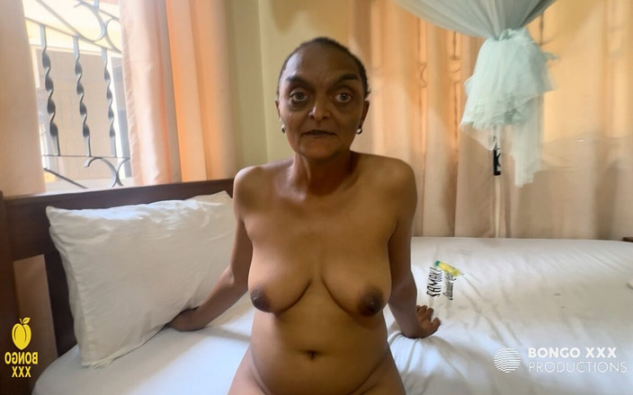 BongoXXX: ग्रैनी गांड गुदा के लिए बनाई गई है, वह आज थोड़ा सख्त चाहती थी, मैंने उसे अपना रास्ता दे दिया