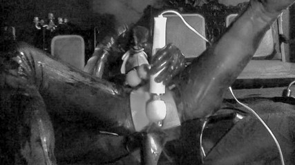 Kali Futa: Buttplug und gummiisiert