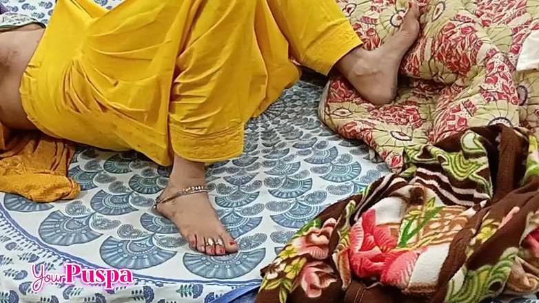 Your Puspa: 我的继子在卧室里看到我赤身裸体，他狠狠地操我，我们玩得很开心