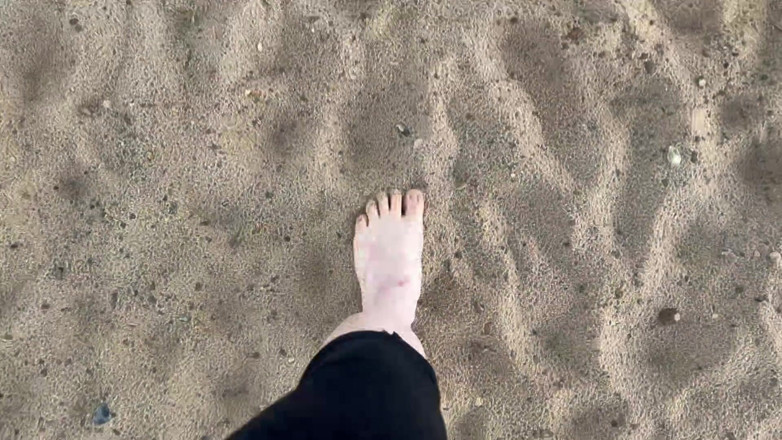 EeveeXo: Barefoot Walking on the Beach Sfw