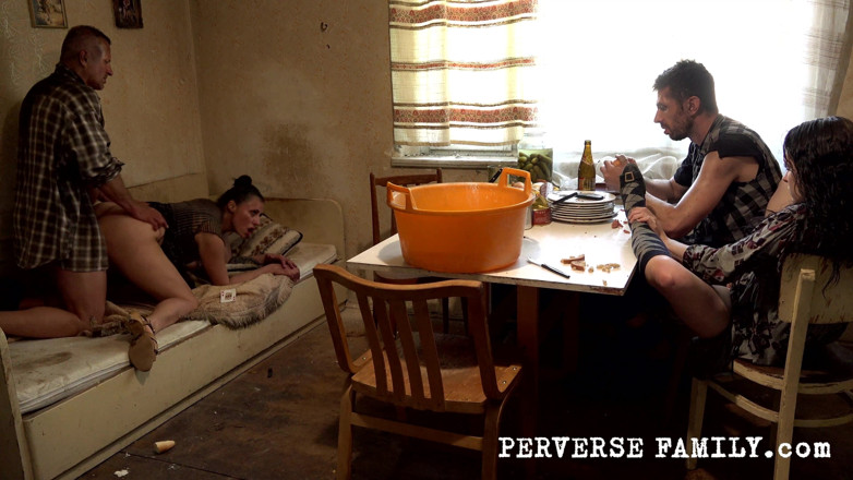 Perverse Family: Sapık aile 38.1 (3. sezon): ev oyun zamanı