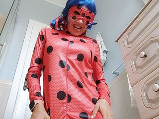 Savannah fetish dream: Hand up for naked ladybug!