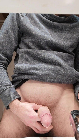 WhiteboiF: Picca nel lavandino con un semi duro dopo sborrata e...