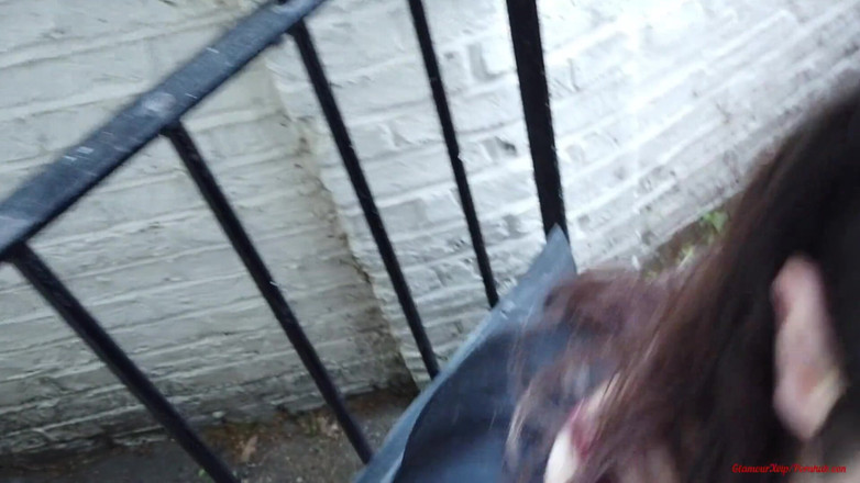 Glamour: Piacere anale con i tacchi alti!