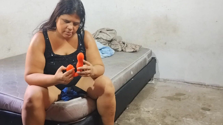 Adribella69: Üvey kızım mastürbasyon yapmak için iç çamaşırımı çok iyi kullanıyor. Sıkı amcığında...