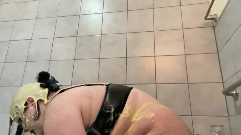 BunnieGoth27: Covered in Custard