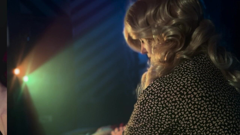 Shawna Panofka: In Meiner Stiefmutter Gefickt Und Sie Melkt Meinen Schwanz.