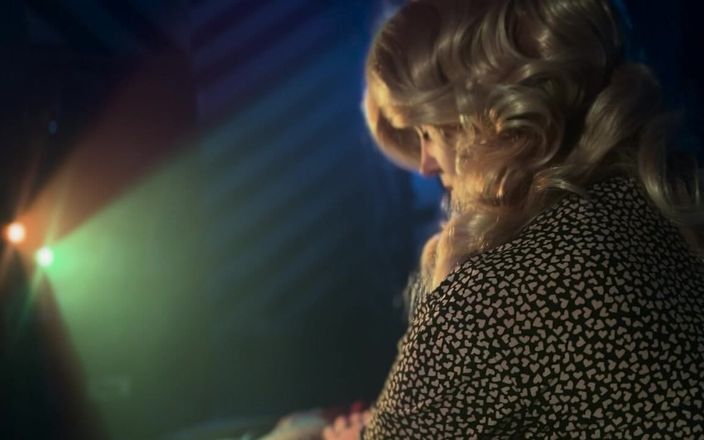 Shawna Panofka: 継母を挟み込み、彼女は私のチンポを搾り出します。