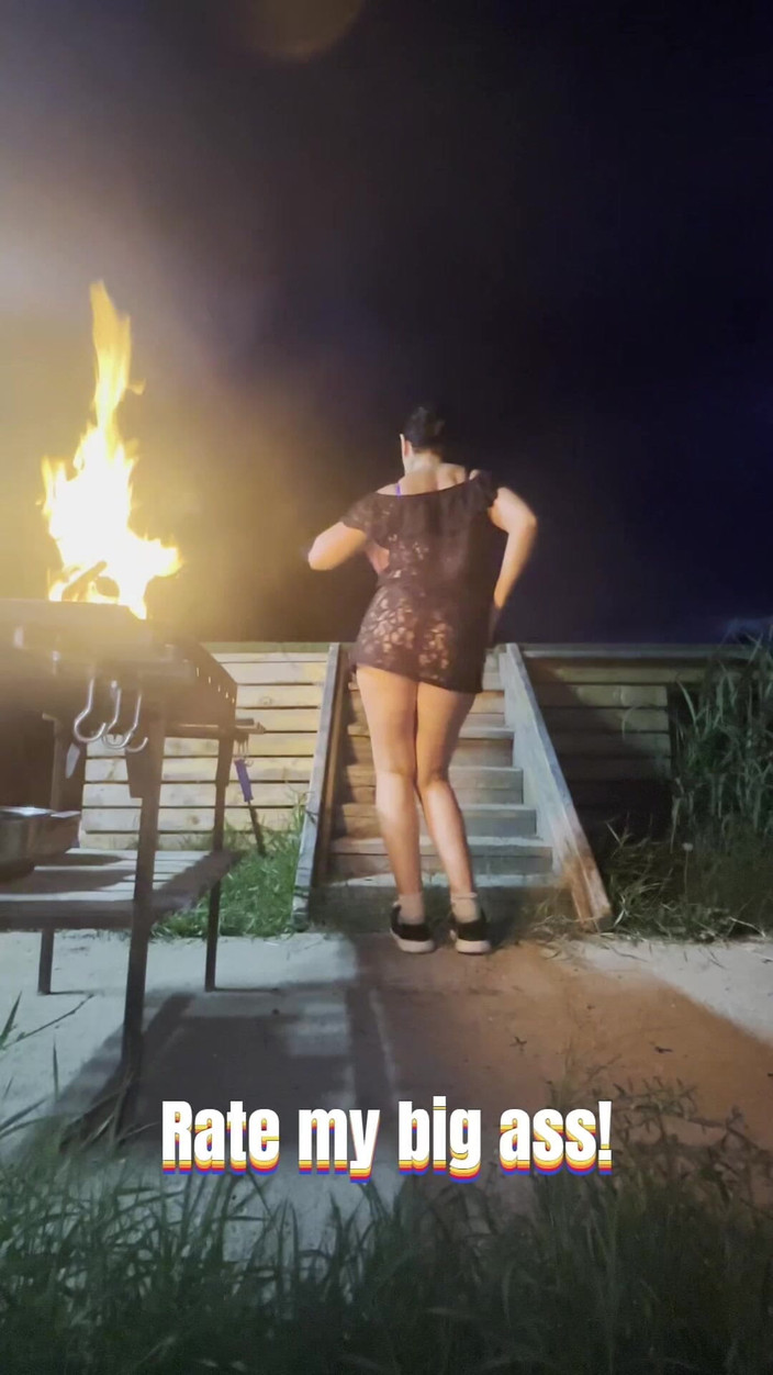 MilfyCalla: Godaan tangga oleh api - top tipis, thong &amp; tarian lambat