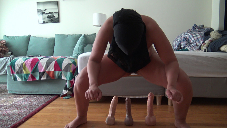 Souzan Halabi: Pervertida chica turca en hijab masturbándose y meando desde su...