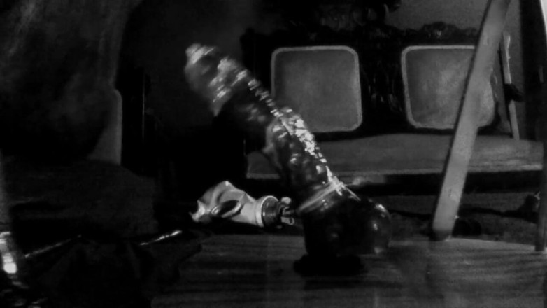 Kali Futa: Rubberdoll suck dildo