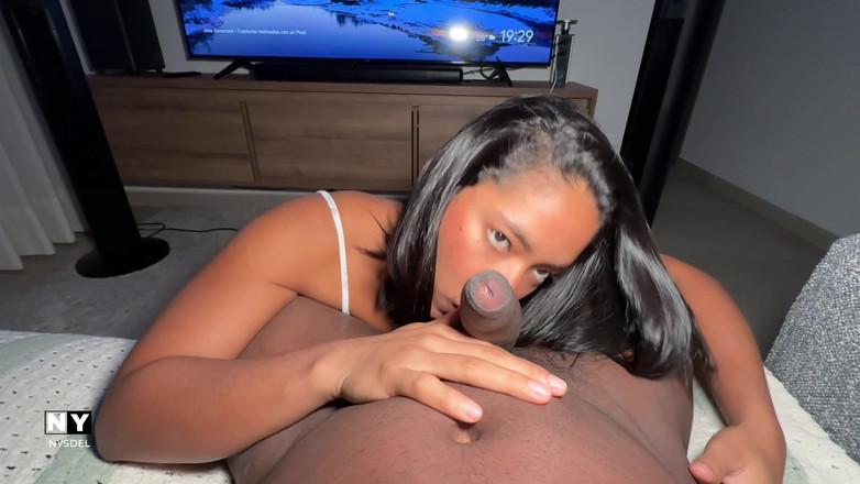 Nysdel: Saya suka merasai bagaimana zakarnya akan menjadi pepek ketat saya...