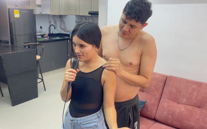 JazminPalvin: 我帮助我的小继妹上演唱课，并用力地插入她的喉咙。