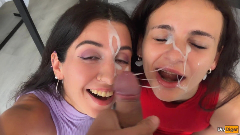 Dis Diger: Two Cum-covered Beauties Love to Walk - Cumwalk