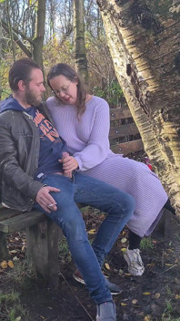 Ik Haal Zijn Lul Uit Zijn Broek, En Begin Hem Te Trekken En Te Zoenen Daarna Pijp Ik Hem Klaar!
