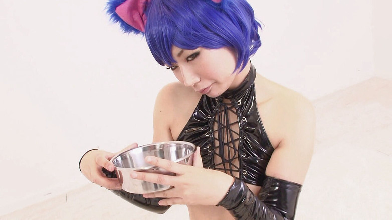 Blowjob Fantasies from Japan: अपने चारों ओर भूखे लंड के साथ Ninki Cosplayer