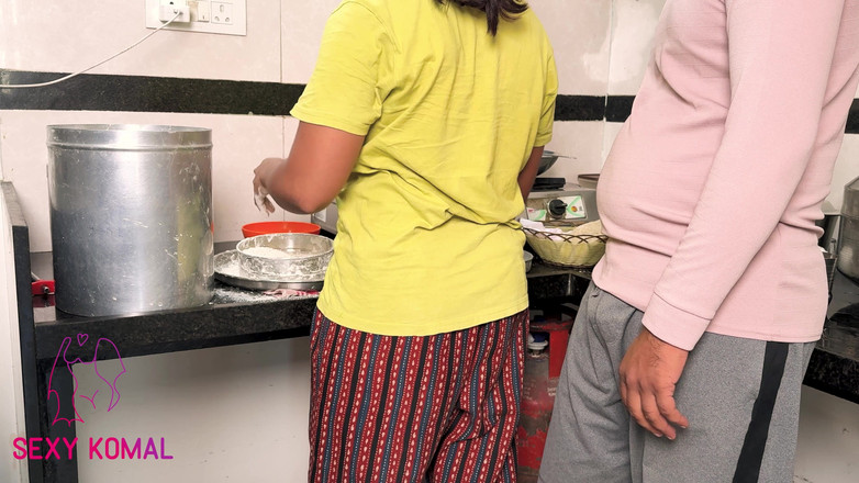 Sexy Komal: Zacht tijdens het koken