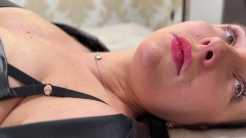 Hottie goddess: Głęboki kaszel uchwyt: żyły na krawędzi