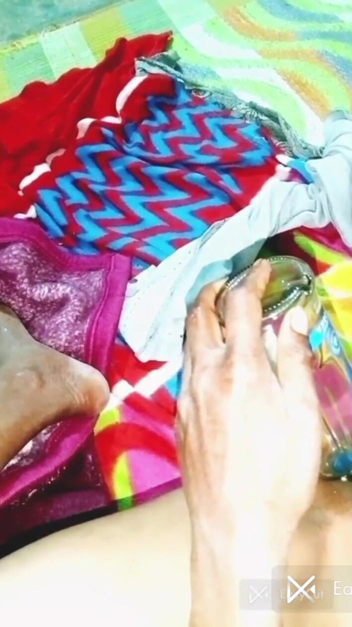 IndianVibeX: Moja gospodyni po prostu włożyła nietoperza do mojej cipki