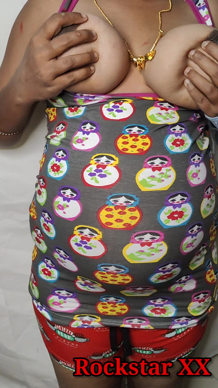 Rack star XX: デシの主婦の胸オイルマッサージ、膣の指入れ