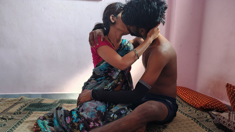 Viralcouple76: Indiana esposa com tesão foi à casa do amigo do marido...