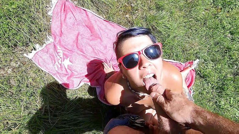 bekycarril: Encore une pipe surprise dans la forêt