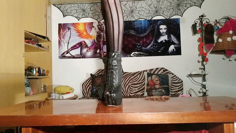 Beth Kinky: मेरे काले मंच के जूते में घूमना - beth Kinky