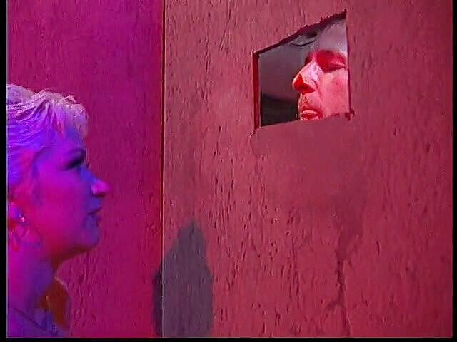 Wild Suckers: Una incredibile troia bionda succhia alcuni cazzi e ingoia un...