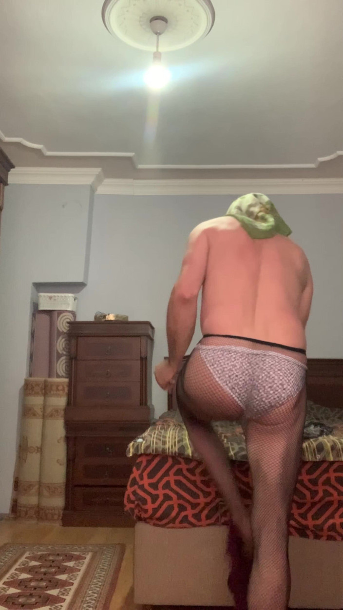 cd_aysemmm: Tesettürlü büyük götlü üvey annem soyunuyor