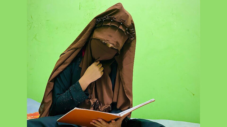 Riya Chowdhury: 선생님은 나와 함께 하드 섹스를 즐길 수