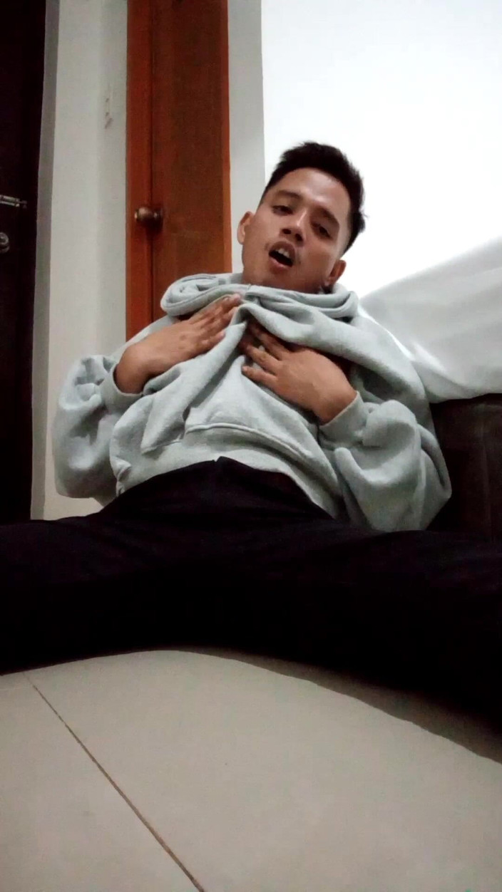 Rent A Gay Productions: Süper Seksi Asia Top Senin Için Büyük Yarağına Mastürbasyon Yapıyor