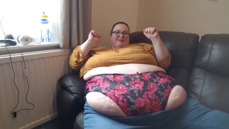 SSBBWLadyBrads: SSBBW huge belly whilst eating on sofa