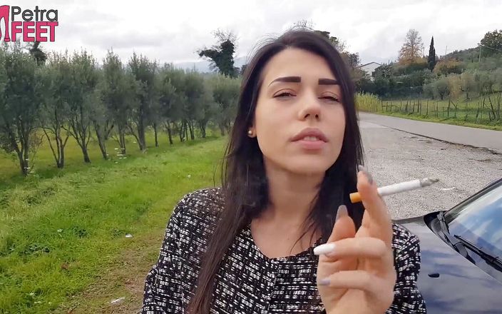 Smokin Fetish: Outdoors smoking cigar from sexy brunette