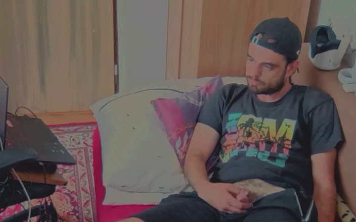 jerkofflover: Saya Bermain Di Katil Saya