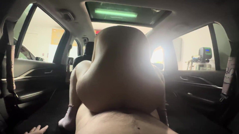 SquishMallow3328: Jimmy Jimmy Dan Slutty Kitty Menyelinap Di Dalam Kereta Untuk...