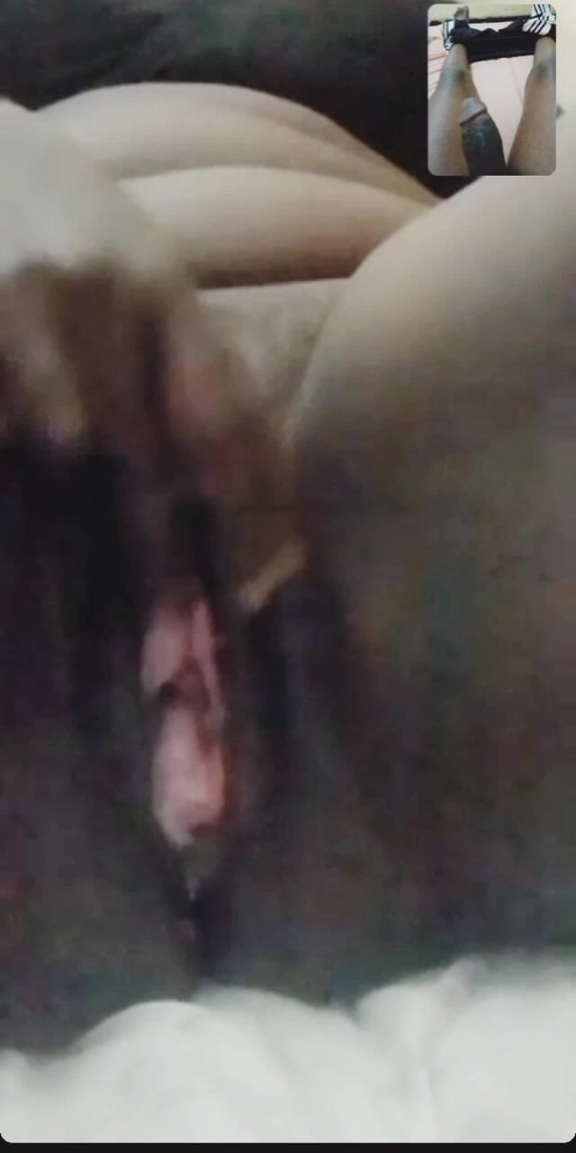 Me and my new slut: Dedilhado e esfregando clitóris em vídeo chamada de buceta molhada...