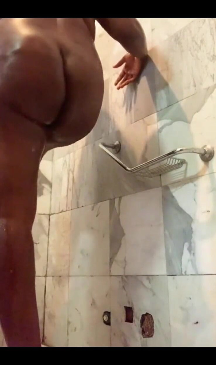 Juicy fat pussy: Moja przyrodnia siostra przypadkowo wysyła mi swój tyłek klaskając wideo