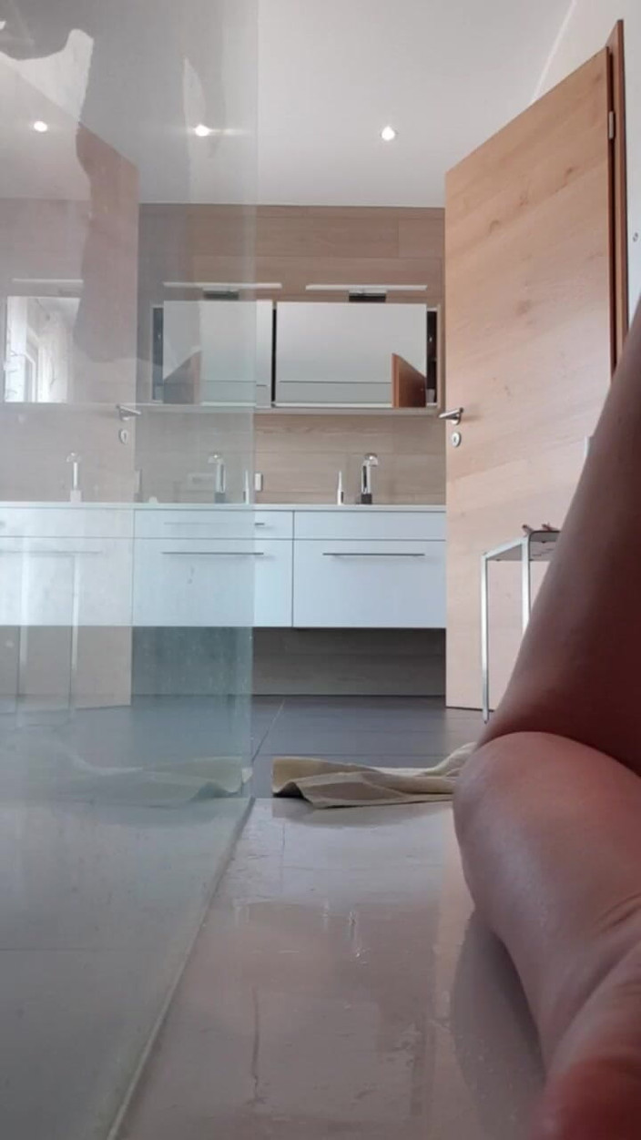 JulieEroticDress: La segretaria Squirta la camicetta da lavoro