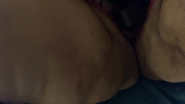 Real homemade BBW BBC porn: Aku lagi asik muasin toket besarku pakai dildo sampai orgasme