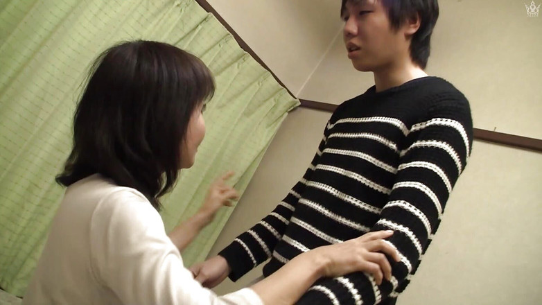 MBM3988: M633g04 Moje nevlastní matka byla nahlédnuta do ložnice páru... jako...