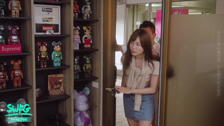 SWAG.live: 偽のエージェントがオーディション中にかわい子ちゃんと性交