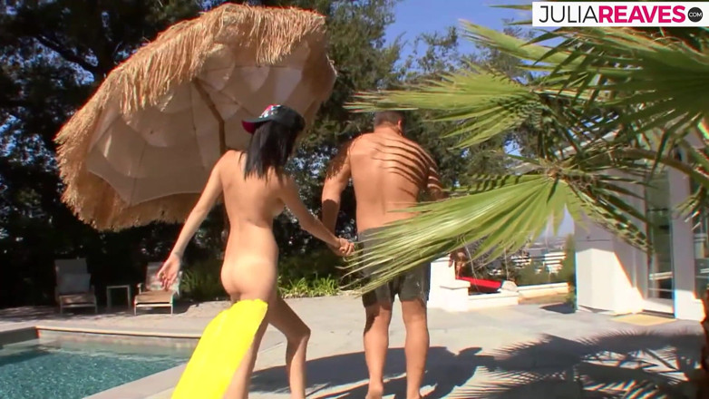 Cum Dorado: O fată sexy suge o pulă monstruoasă, apoi este futută...